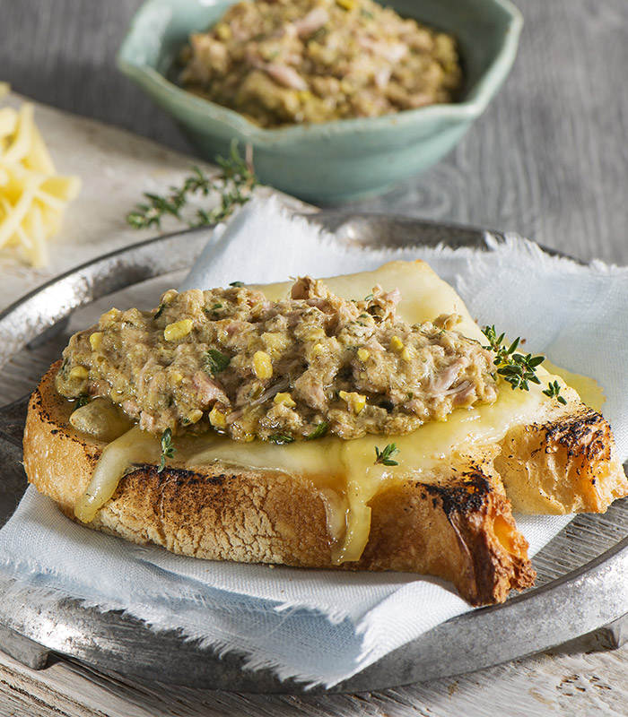Bruschetta met kaas en pistache & citroen pesto