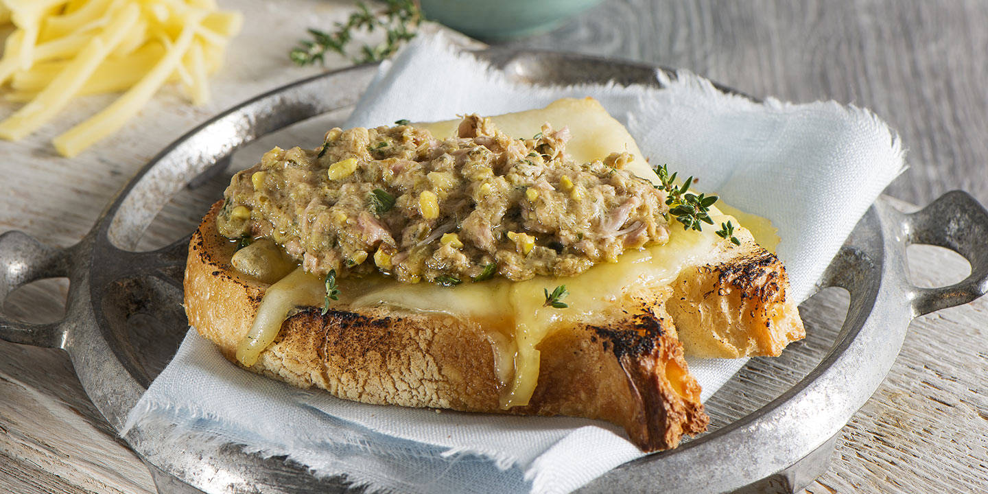 Bruschetta met kaas en pistache & citroen pesto