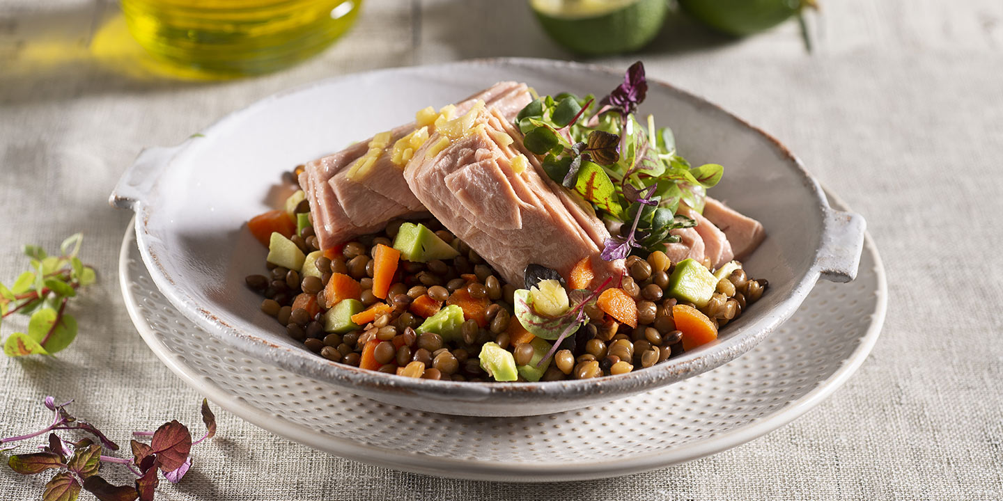 Filets de thon citron vert et gingembre avec salade de lentilles