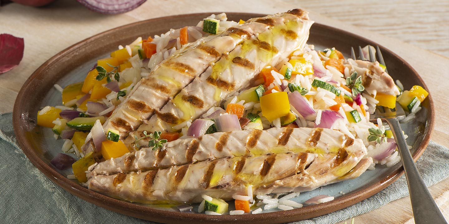 Riz aux légumes aigre-doux et maquereaux grillés