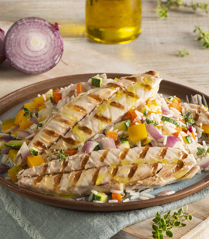Riz aux légumes aigre-doux et maquereaux grillés