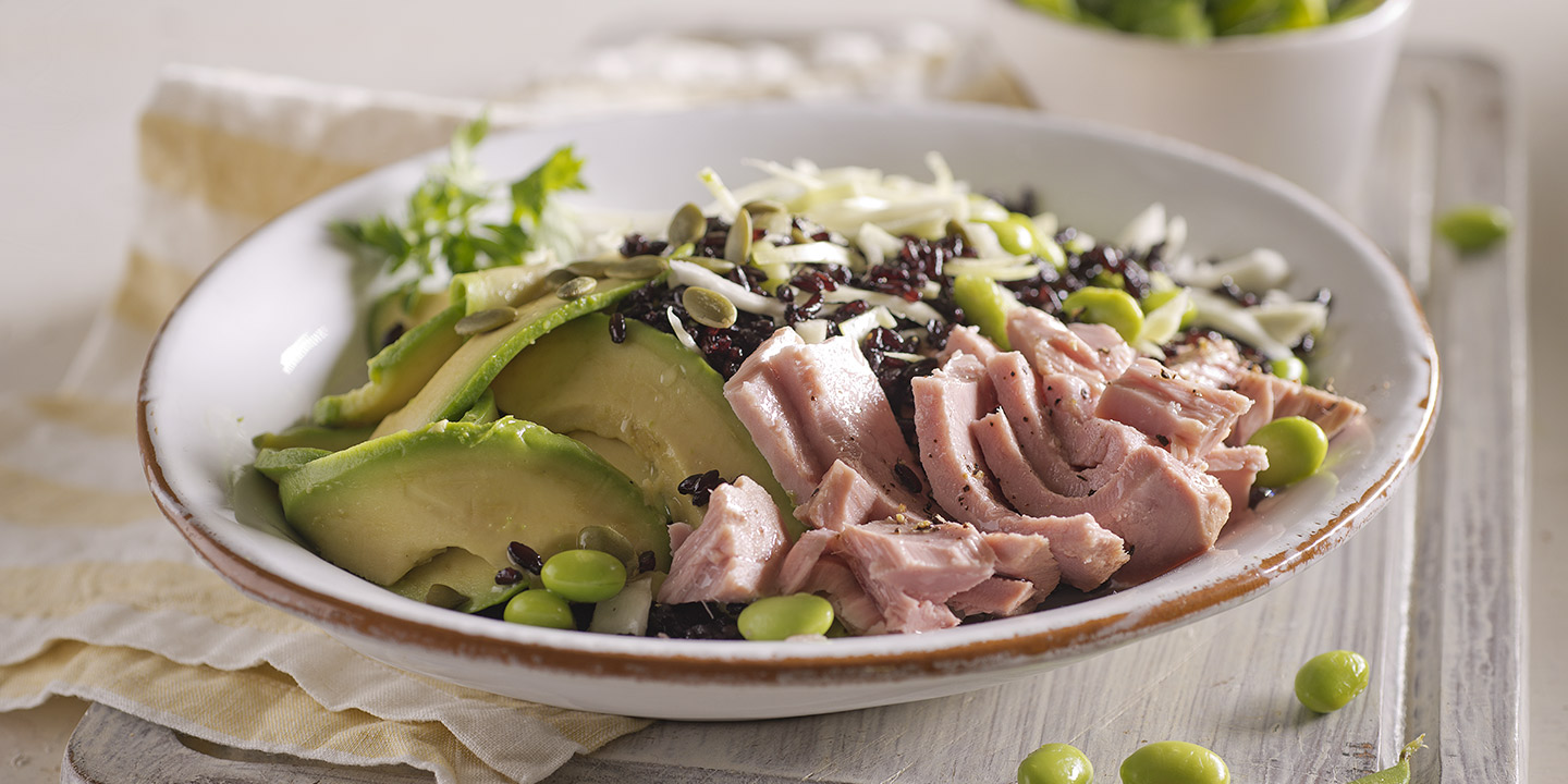 Salade de riz sauvage au thon et à l’avocat