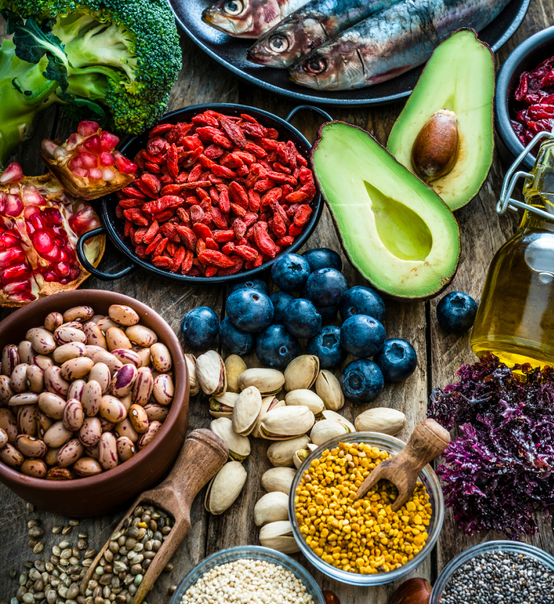 alimenti vari: cereali, pesce, frutta, verdura