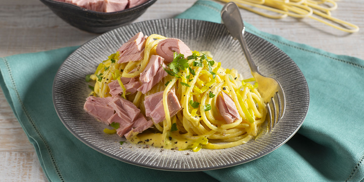 Spaghetti carbonara au thon et aux poireaux