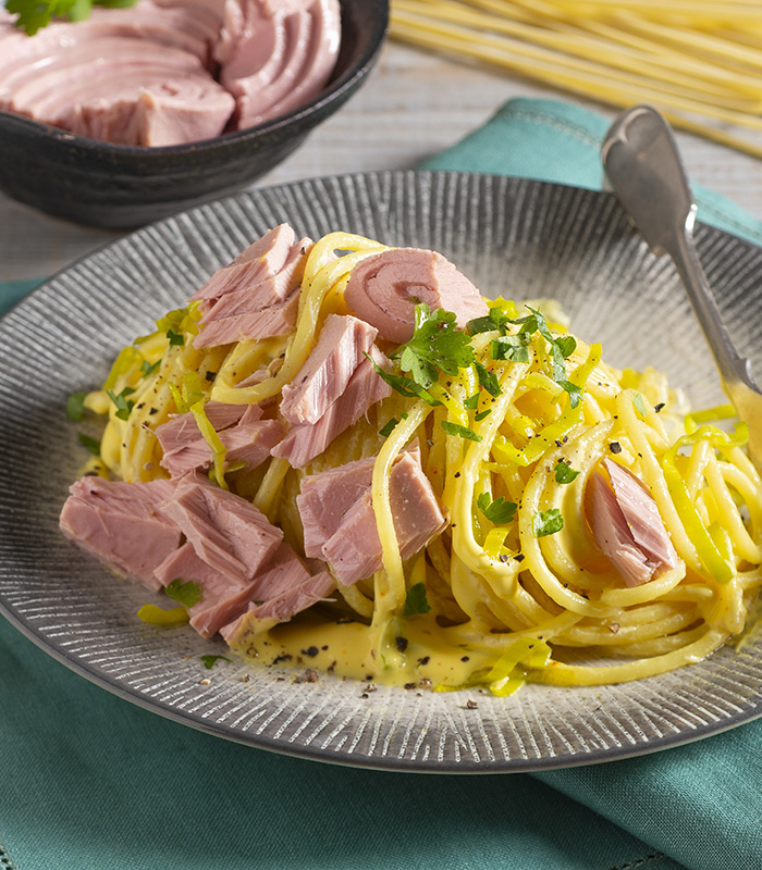Spaghetti carbonara au thon et aux poireaux