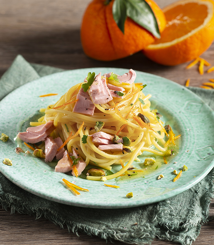 Spaghetti au thon aux pistaches et zestes d’orange