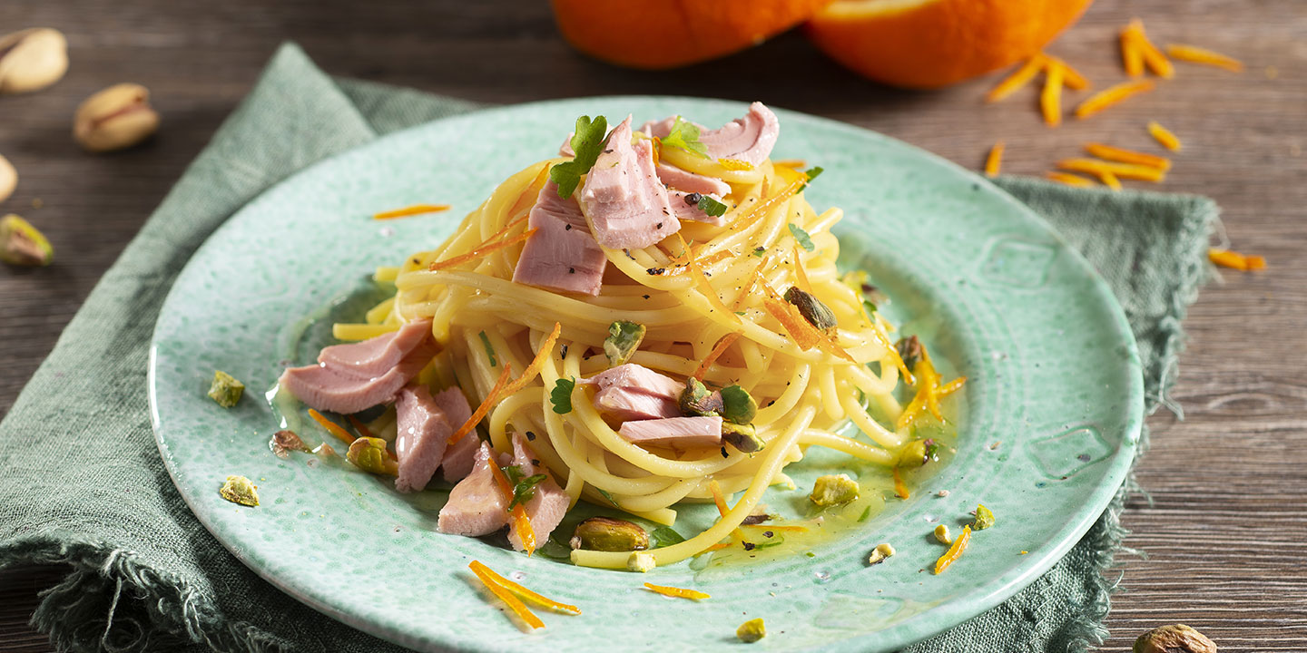 Spaghetti au thon aux pistaches et zestes d’orange